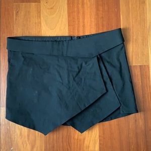 Black skort